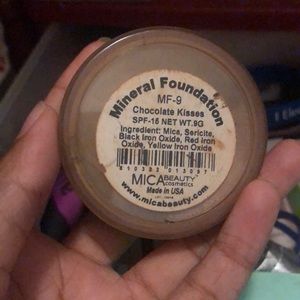 Mineral powder foundation never used